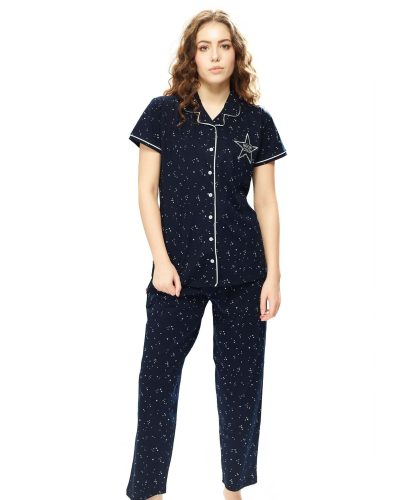 Women's pyjama set front-open design with nightdress for a cozy look