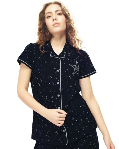 Women's pyjama set with elegant front-open nightdress for relaxation