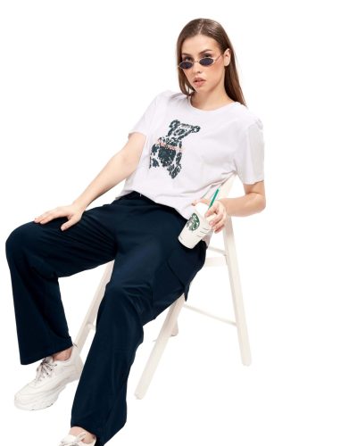 Neutral tone cargo pant and tee combo