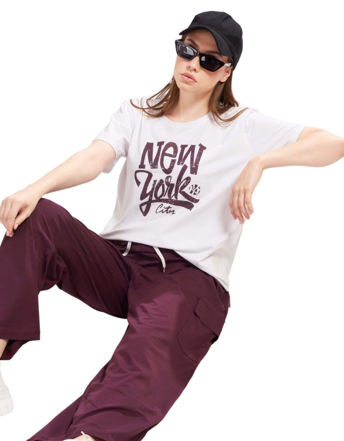 Soft cotton cargo pants with round neck tee