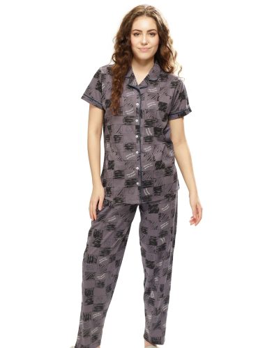 Women's pyjama set with elegant front-open nightdress for relaxation