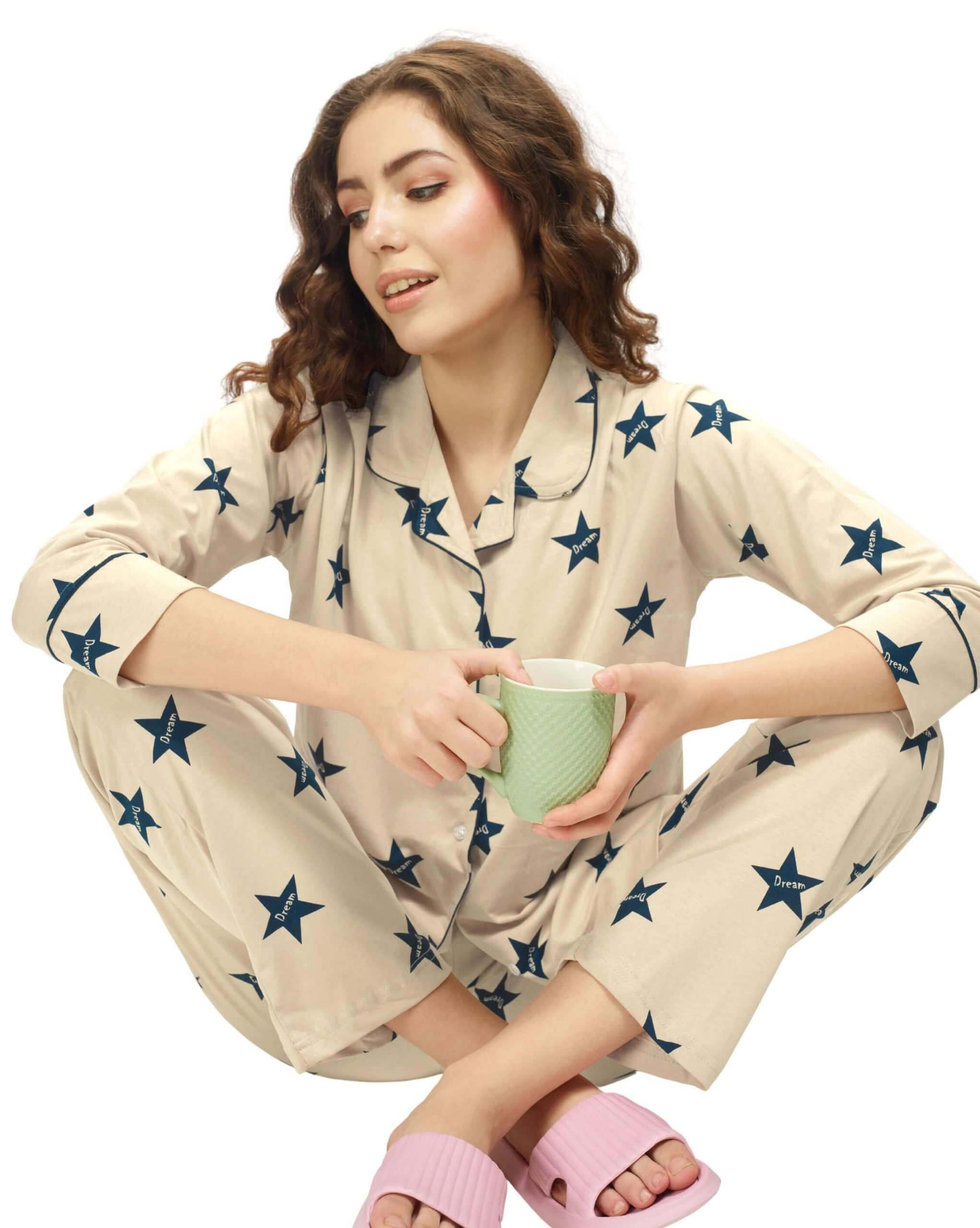 Women's pyjama and nightdress sleepwear set with front-opening design