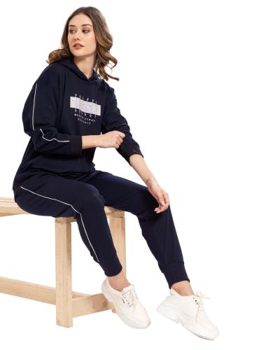 Women's pyjama set with T-shirt and joggers pants for a casual look