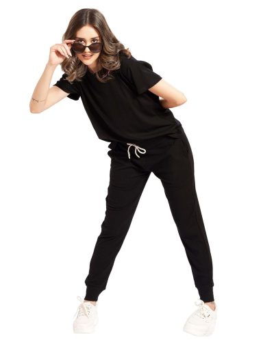 Cozy women's pyjama set with T-shirt and joggers