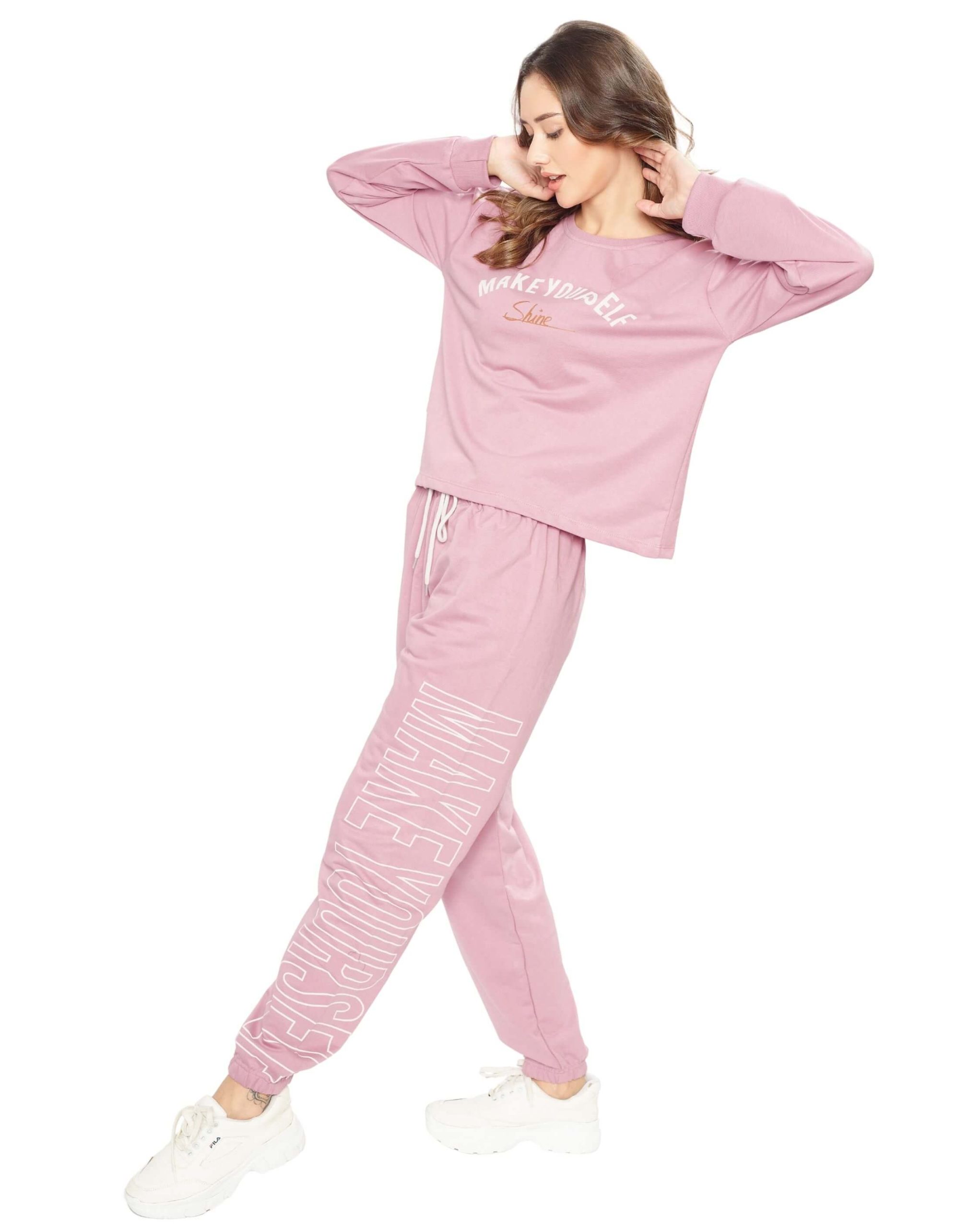 40 (1) Women's tracksuit-style pyjama set with T-shirt and joggers