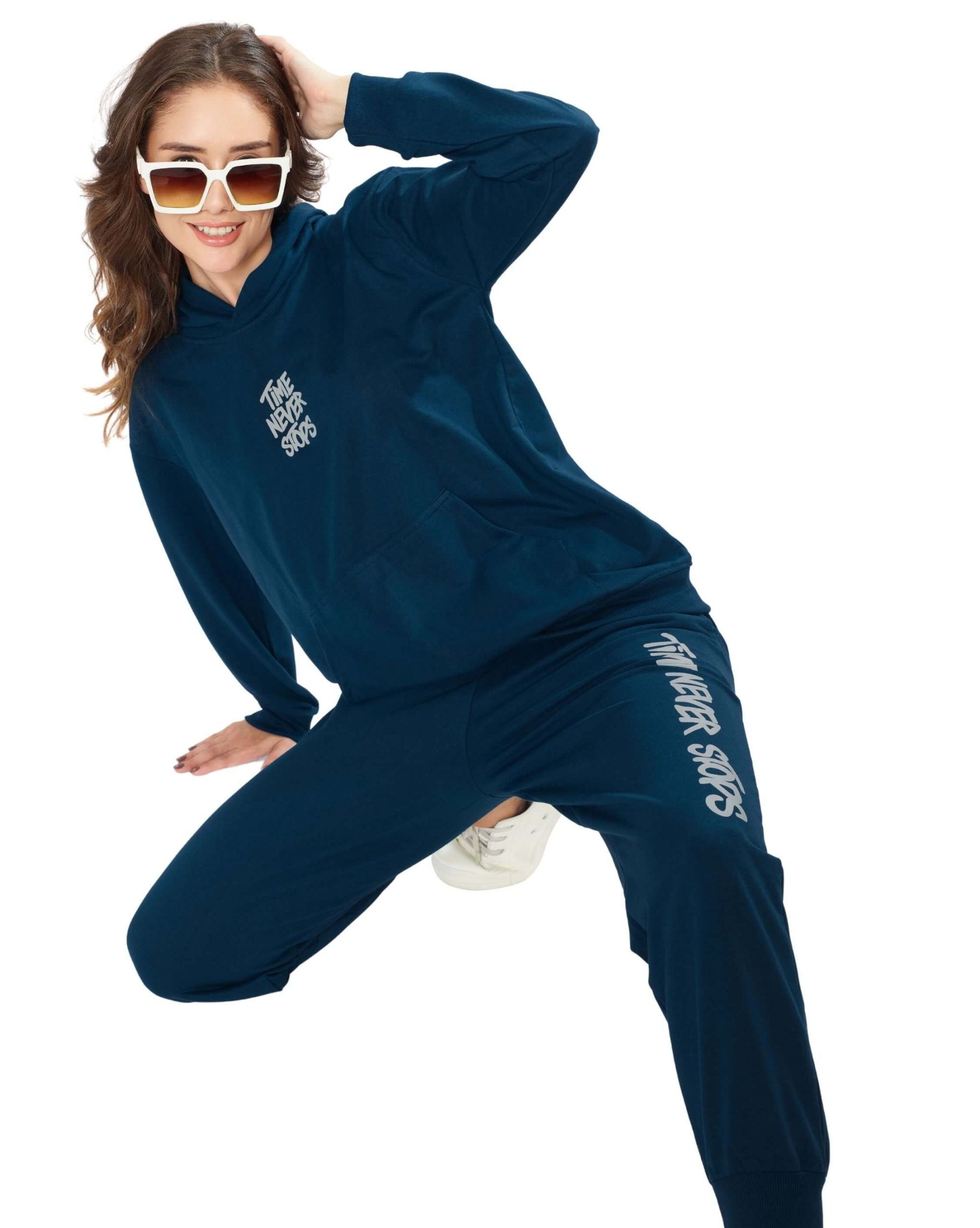 46 (1) Women's comfortable pyjama set with T-shirt and joggers pant combo