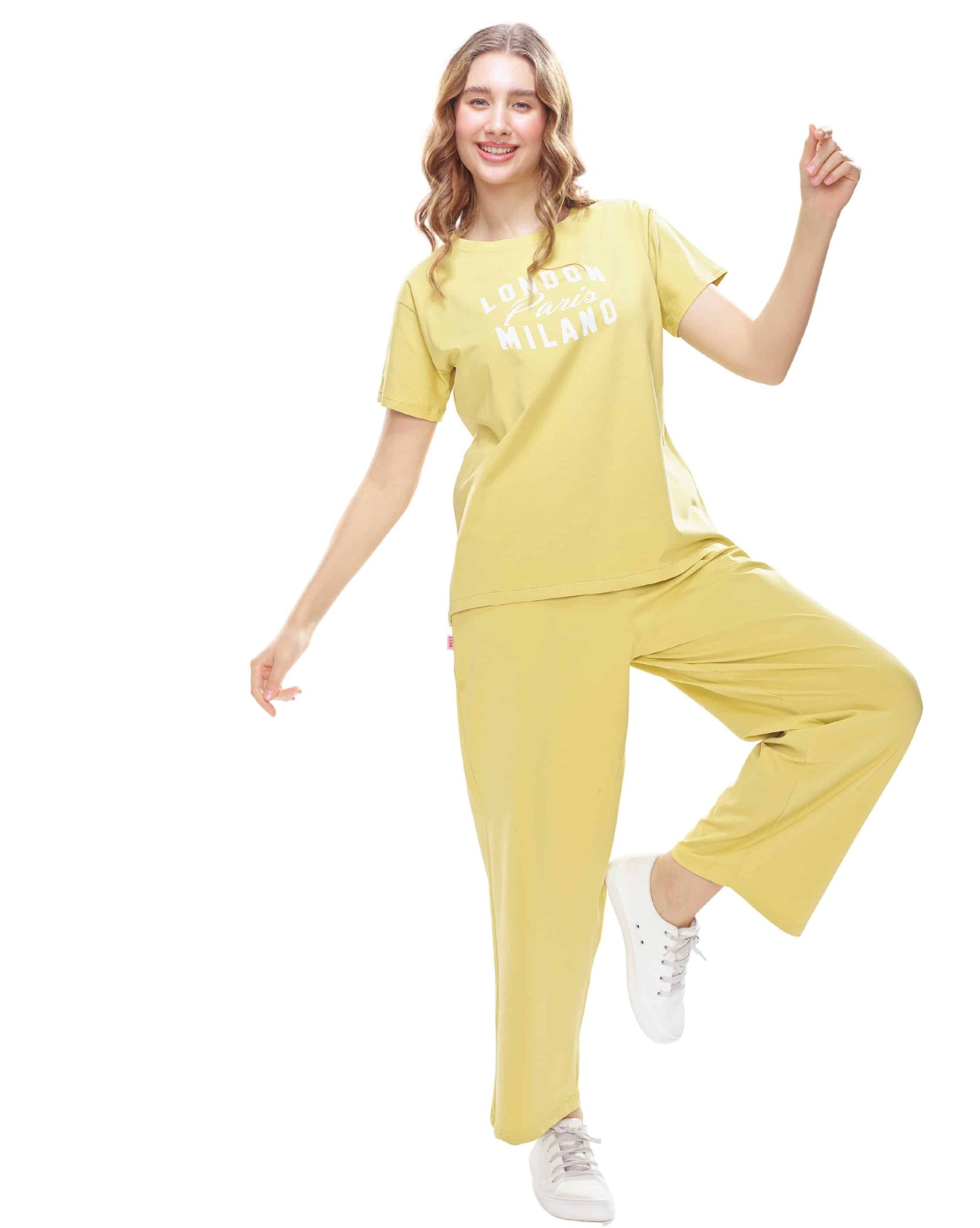 5 Comfortable women's pyjama set with T-shirt and casual baggy pants