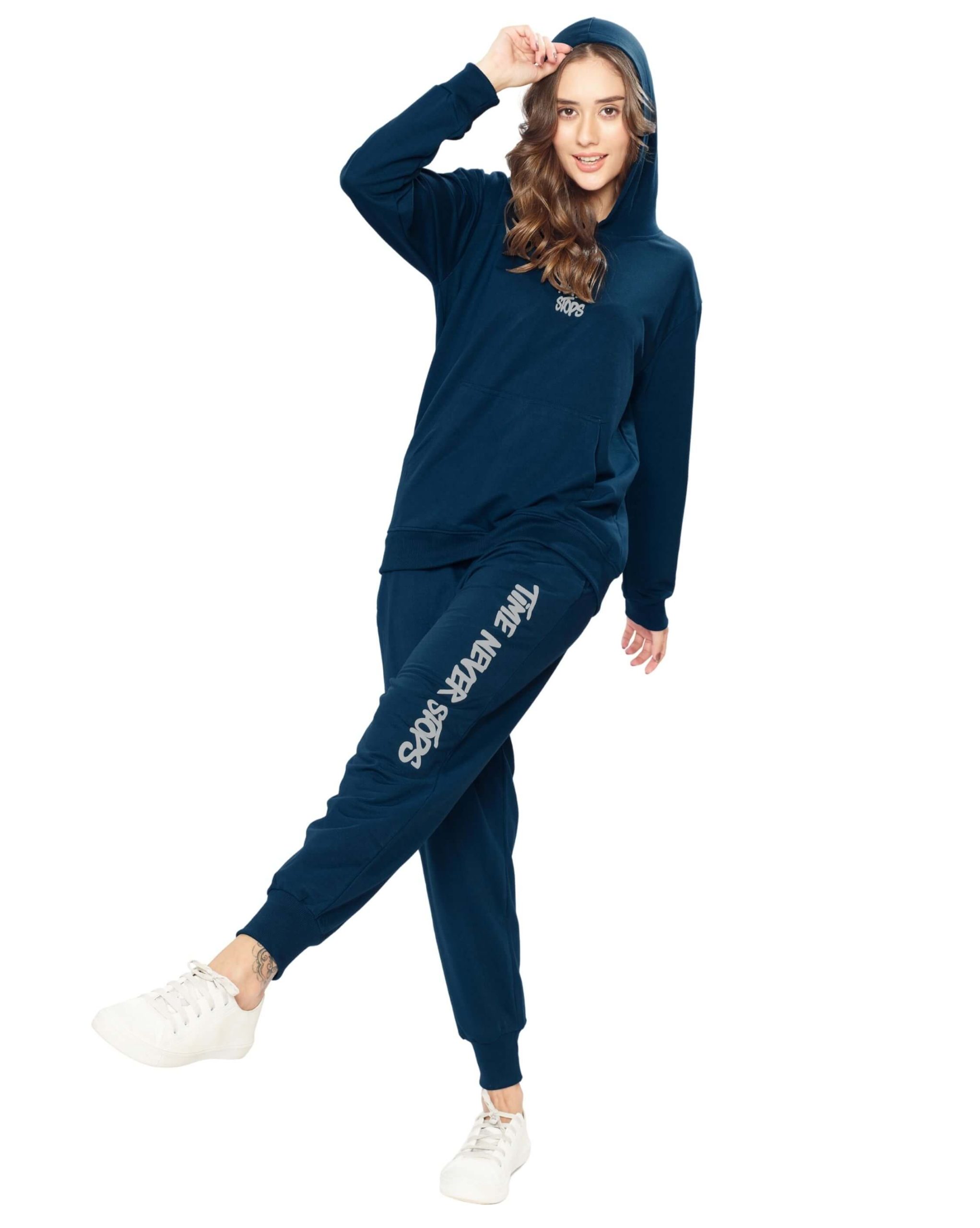 50 (1) Comfortable women's pyjama set with T-shirt and joggers for lounging
