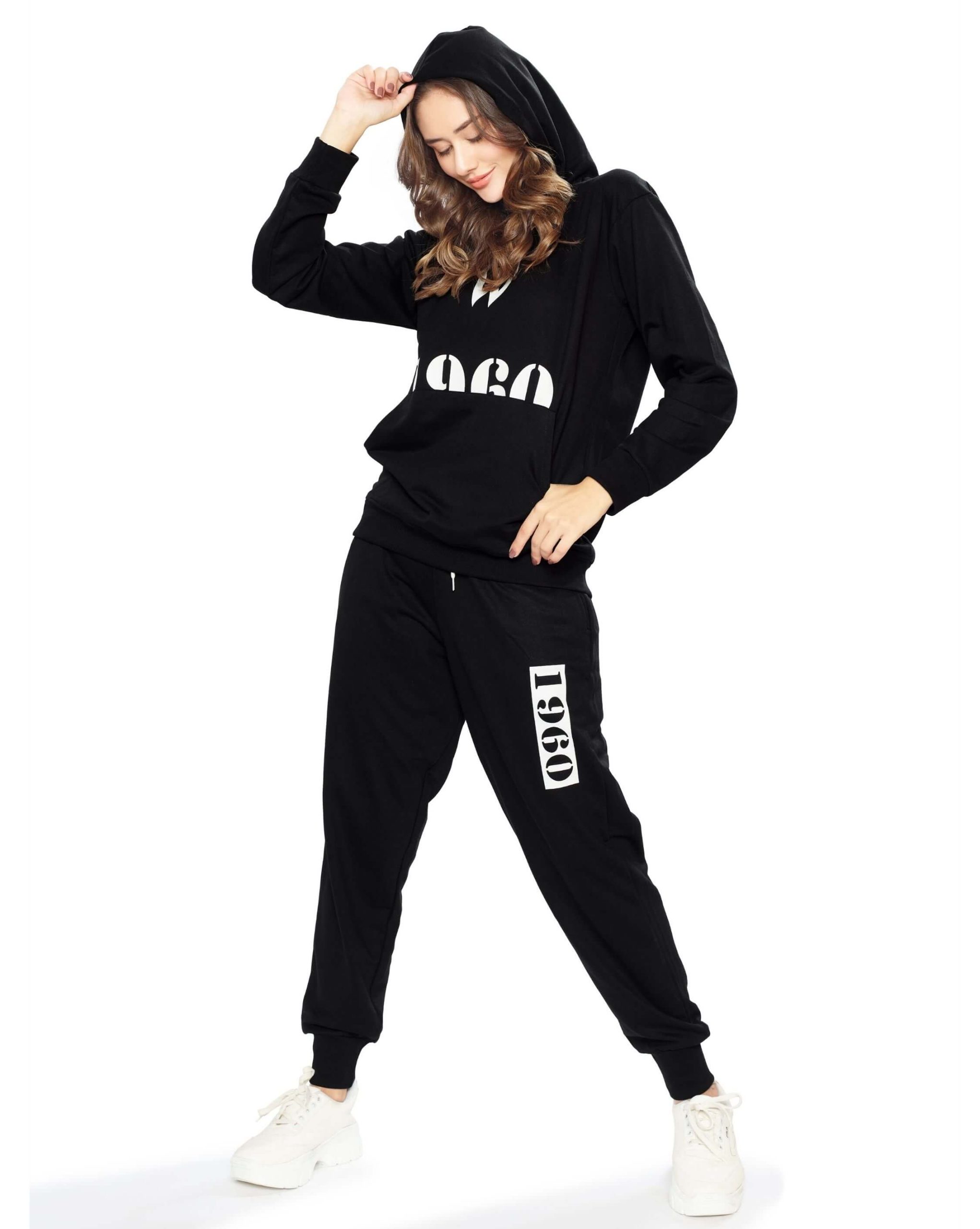 Women's tracksuit-style pyjama set with T-shirt and joggers