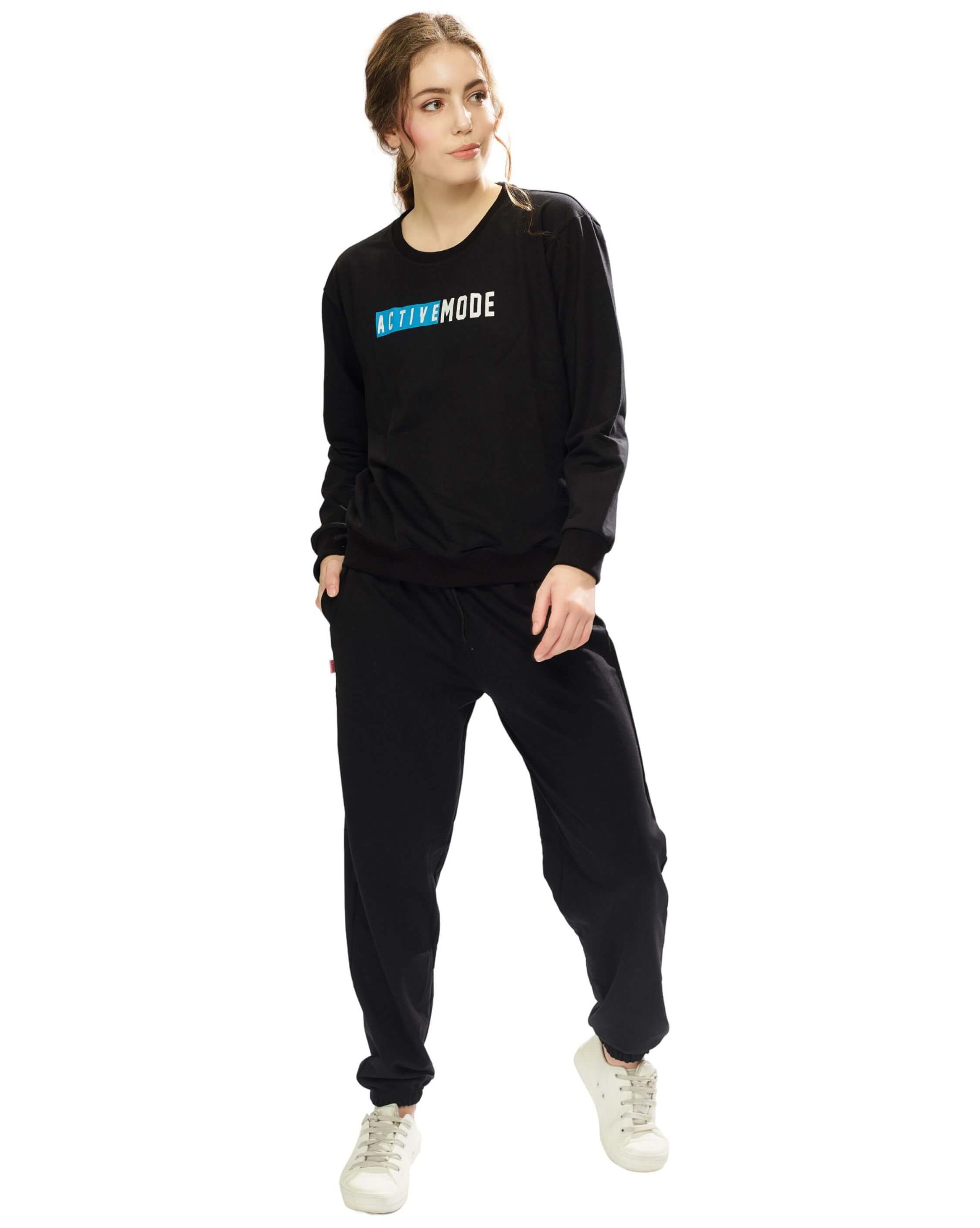 Cozy women’s pyjama set with matching top and pants