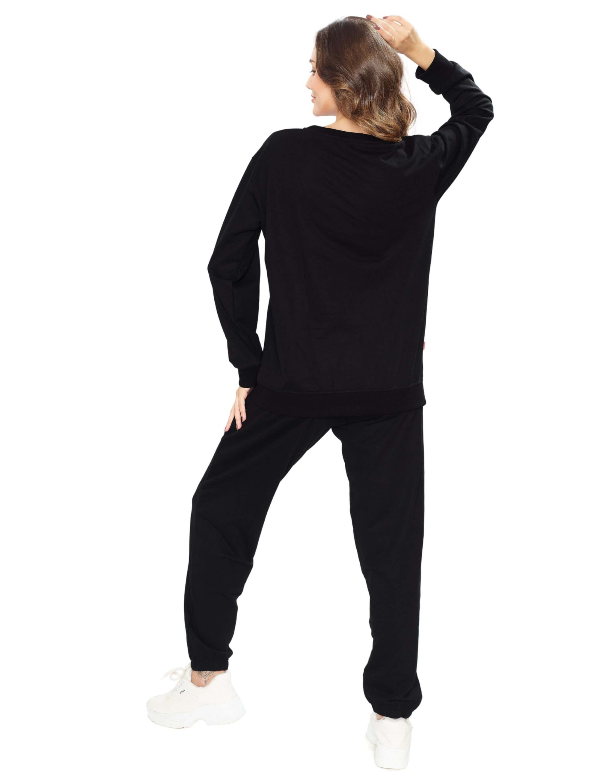 80 (1) Women’s pyjama set with a cute and comfortable design